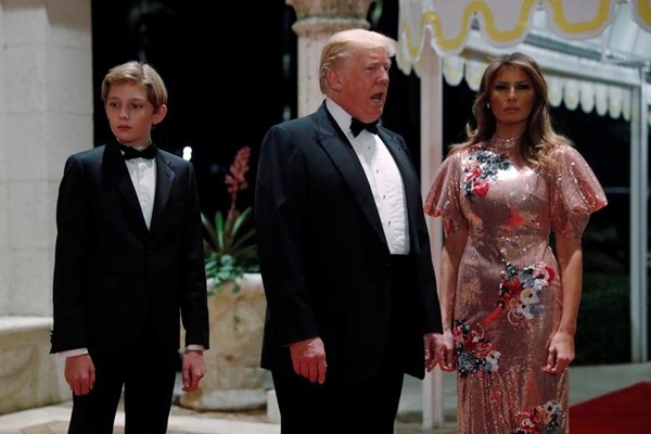 Đường về nhà của Tổng thống Trump không dễ: Hàng xóm quanh nhà đề nghị cấm ông về đó sống ảnh 3