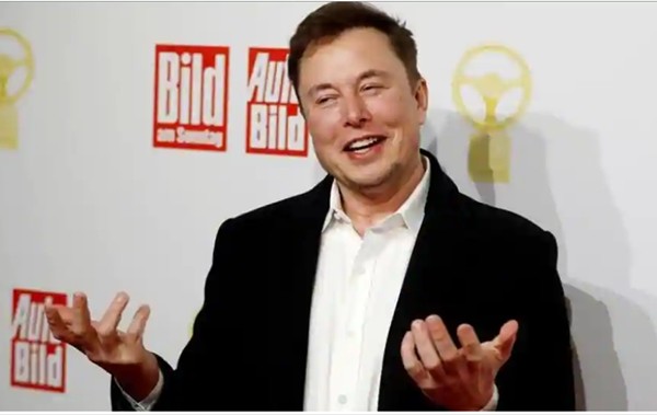 Vì sao tỷ phú Elon Musk lại khuyên chúng ta tăng độ sáng điện thoại để xem bức ảnh này? ảnh 1