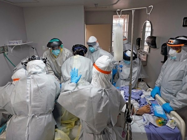 Mỗi phút có thêm 10 người nhiễm virus: Điều gì khiến Los Angeles trở thành “điểm nóng kinh hoàng” như vậy? ảnh 4