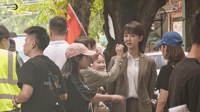 “Nữ bác sĩ tâm lý“: Loạt ảnh hậu trường của Dương Tử lên hot search với nhan sắc gây bất ngờ ảnh 3