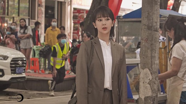 “Nữ bác sĩ tâm lý“: Loạt ảnh hậu trường của Dương Tử lên hot search với nhan sắc gây bất ngờ ảnh 4
