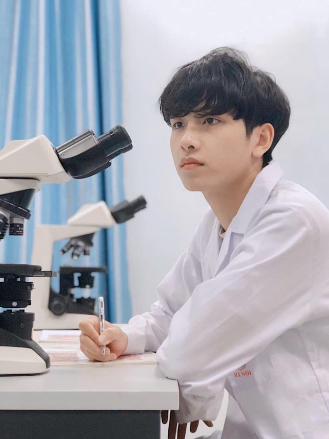 ĐH Y Hà Nội: Những nam sinh sở hữu ngoại hình điển trai cùng thành tích học tập đỉnh ảnh 6