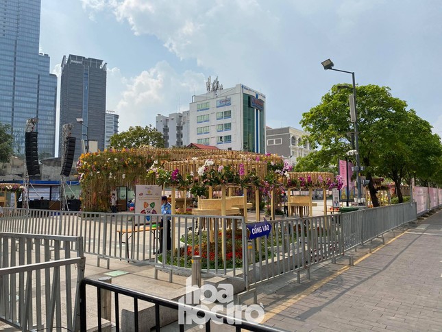 Đường hoa Nguyễn Huệ đẹp rực rỡ đón Tết Tân Sửu, đảm bảo quy tắc an toàn với du khách đến thăm ảnh 5