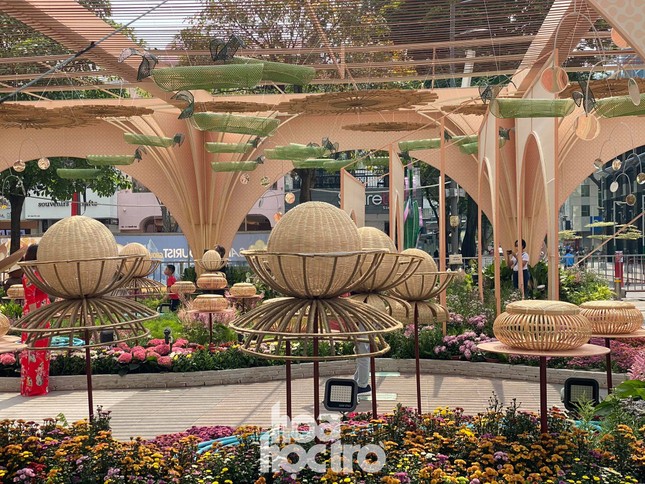 Đường hoa Nguyễn Huệ đẹp rực rỡ đón Tết Tân Sửu, đảm bảo quy tắc an toàn với du khách đến thăm ảnh 4