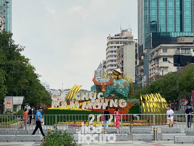 Đường hoa Nguyễn Huệ đẹp rực rỡ đón Tết Tân Sửu, đảm bảo quy tắc an toàn với du khách đến thăm ảnh 3