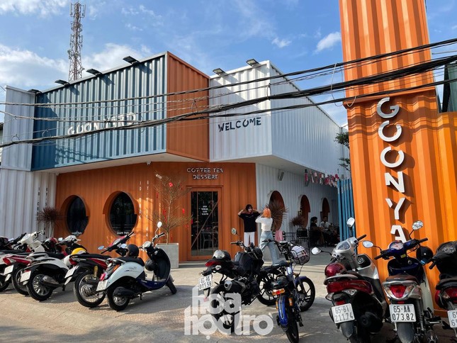 Giới trẻ Cần Thơ check-in cực xịn với background khu Common Ground Seoul y chang bên Hàn ảnh 2