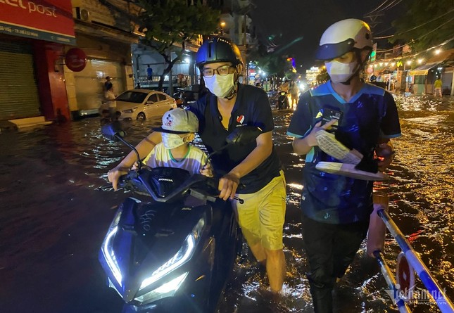 Nơi cao ráo, địa hình dốc trở thành 'rốn ngập' của TP.HCM ảnh 5