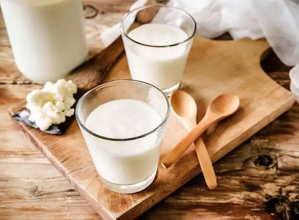 Những người không nên uống sữa vào buổi sáng kẻo ‘độc đủ đường’ ảnh 2