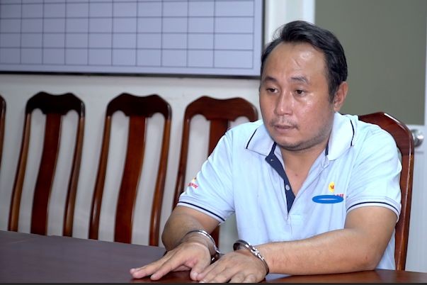 Vụ làm giấy tờ giả quy mô lớn ở TPHCM: Em trai ông trùm chi 1 tỷ đồng 'lo' tại ngoại ảnh 1