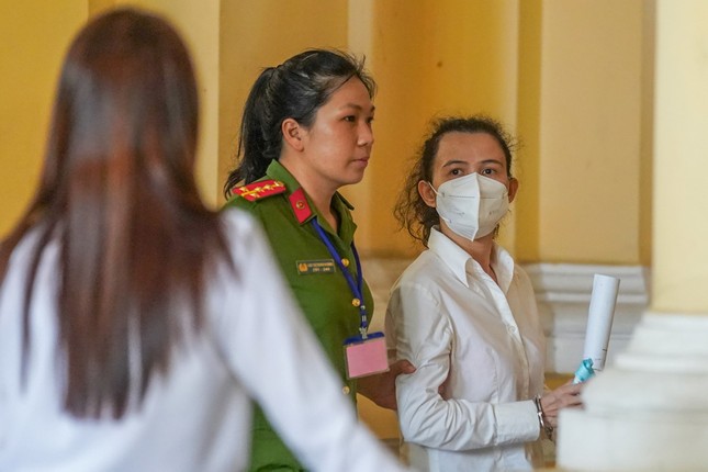 Sau 5 phút suy nghĩ, bà Hằng từ chối nói lời xin lỗi Đàm Vĩnh Hưng, Vy Oanh... ảnh 2