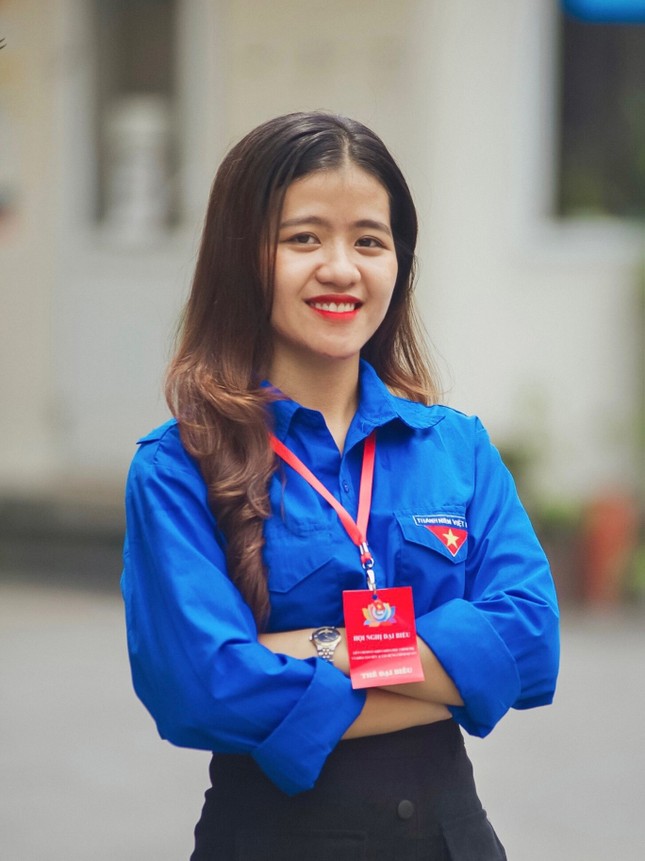 Nữ đảng viên trẻ trong màu áo xanh tình nguyện - Ảnh 1.