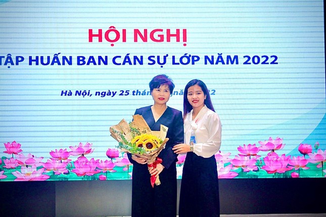 Nữ đảng viên trẻ trong màu áo xanh tình nguyện ảnh 4