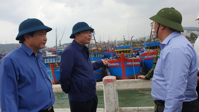 Bộ trưởng Nguyễn Xuân Cường: Bão có đường đi và tốc độ cực kỳ nguy hiểm, không được chủ quan! ảnh 3