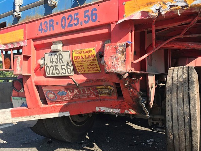 Quảng Ngãi: Húc đuôi xe container, tài xế xe tải tử vong tại chỗ ảnh 1