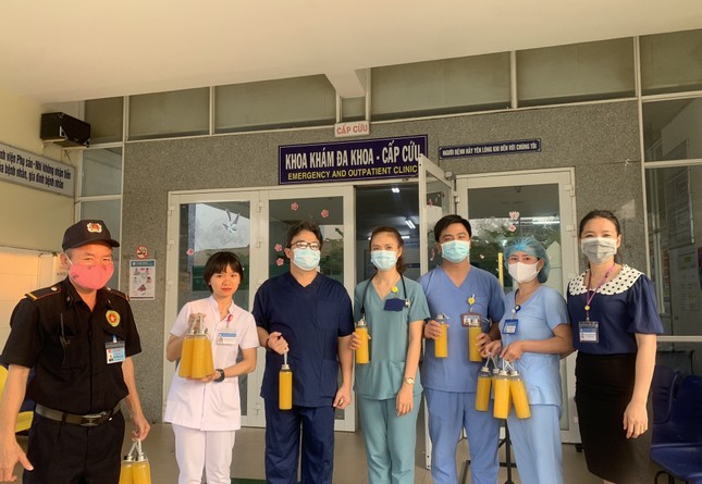 “Bát cháo hành” mùa dịch: Nghệ sĩ làm từ thiện và nhiều câu chuyện ấm lòng hơn nữa ảnh 5