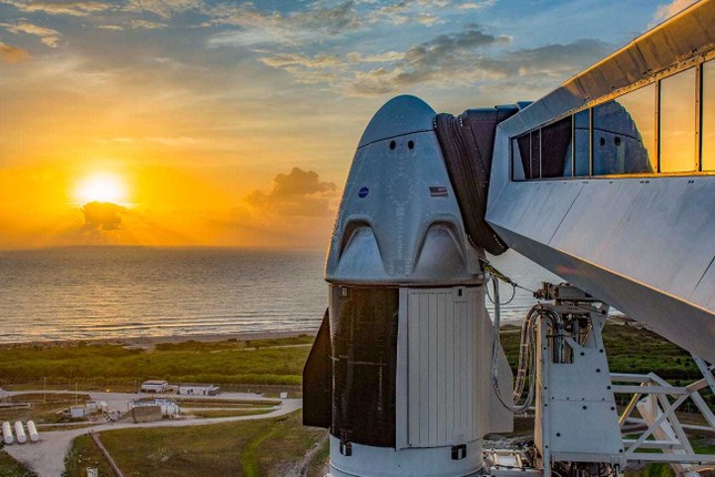 Tỷ phú Elon Musk sắp phóng tàu vũ trụ nhưng dân tình lại chỉ "thả tim" điều nhỏ xíu này ảnh 1