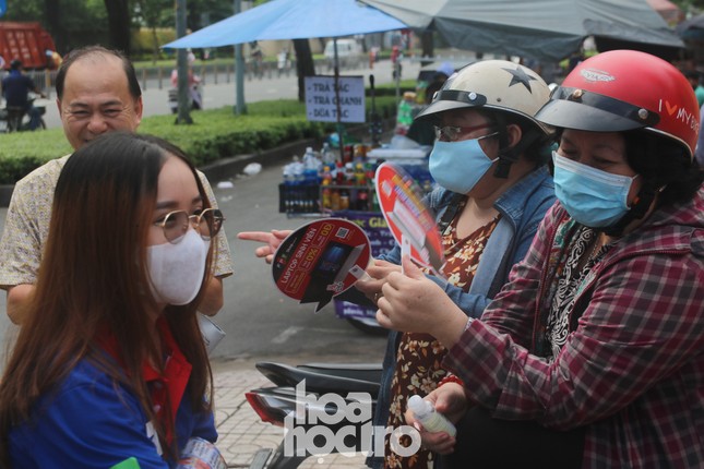 TP.HCM: Teen đến sớm dự kì thi tốt nghiệp THPT Quốc gia có một không hai trong lịch sử ảnh 10