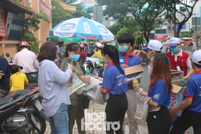 TP.HCM: Teen đến sớm dự kì thi tốt nghiệp THPT Quốc gia có một không hai trong lịch sử ảnh 9