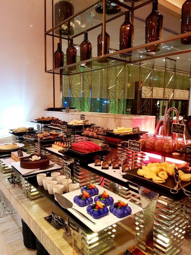 Không hài lòng về buffet 1,4 triệu trong KS 5 sao, thanh niên bị giễu “tự khoe cái dốt“ ảnh 2