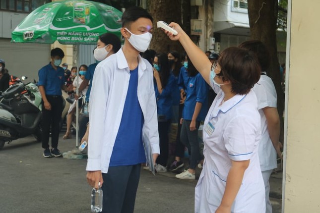 Hình ảnh teen Hà Nội trong ngày đầu tiên của kỳ thi tốt nghiệp THPT Quốc gia 2020 ảnh 4