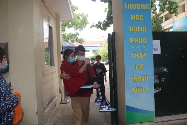 Đề thi Văn THPT: Bàn về việc trân trọng cuộc sống mỗi ngày, phần NLVH “gọi tên” Đất nước ảnh 4