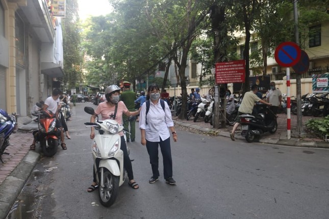 Hình ảnh teen Hà Nội trong ngày đầu tiên của kỳ thi tốt nghiệp THPT Quốc gia 2020 ảnh 1
