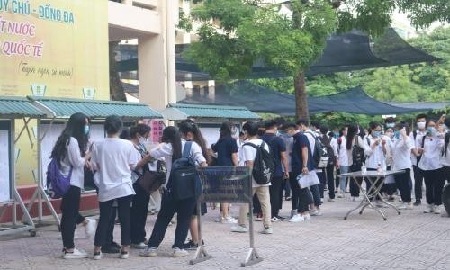 Hình ảnh teen Hà Nội trong ngày đầu tiên của kỳ thi tốt nghiệp THPT Quốc gia 2020 ảnh 3