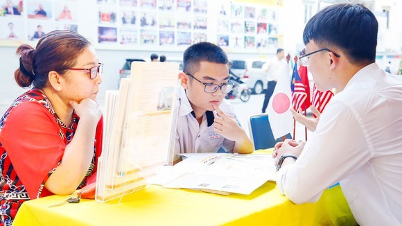 “Bóc phốt” năm lớp 12: Teen 2K3 và những điều không thể bỏ qua trong năm học cuối cấp ảnh 1
