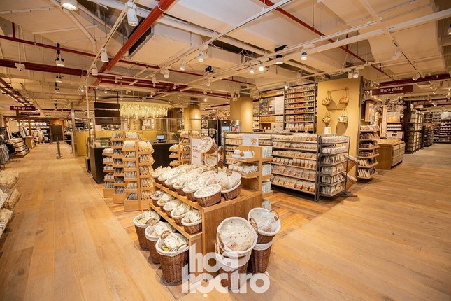 Ngày mở cửa đầu tiên của Muji Việt Nam: Flagship “siêu to khổng lồ” cái gì cũng có ảnh 2