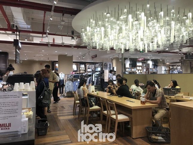 Ngày mở cửa đầu tiên của Muji Việt Nam: Flagship “siêu to khổng lồ” cái gì cũng có ảnh 5