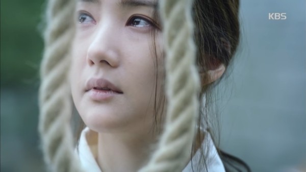 Lỡ phải lòng "Chàng Hậu”, đừng bỏ qua những hoàng hậu siêu ngầu khác trong phim Hàn ảnh 9