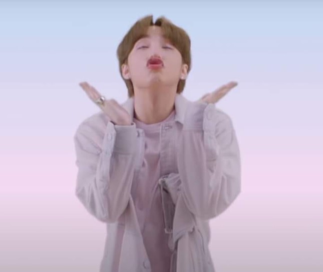 Loạt biểu cảm khó đỡ của Sơn Tùng M-TP trong MV “Có chắc yêu là đây” được fan “chộp” lại ảnh 3