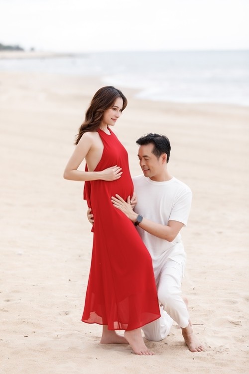 Nhạc sĩ Dương Khắc Linh vui mừng thông báo vợ hotgirl kém 13 tuổi mang song thai ảnh 1