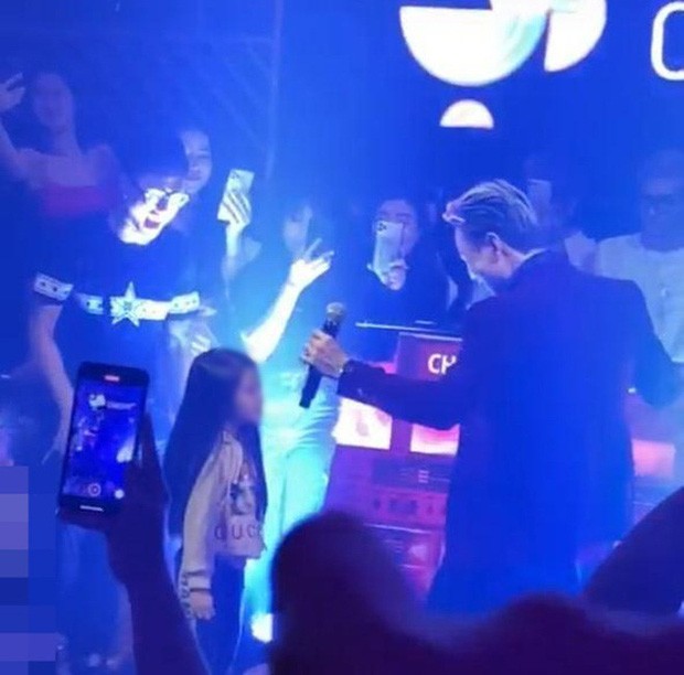 Tranh cãi nghi vấn Binz hát nhép, rap “Bigcityboi” trước mặt bé gái trong quán bar ảnh 1