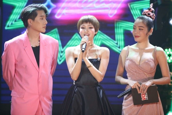 Hiền Hồ xinh như búp bê, lần đầu hát live cực tình cảm hit “Gặp nhưng không ở lại” ảnh 2