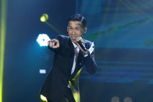 Hiền Hồ xinh như búp bê, lần đầu hát live cực tình cảm hit “Gặp nhưng không ở lại” ảnh 7