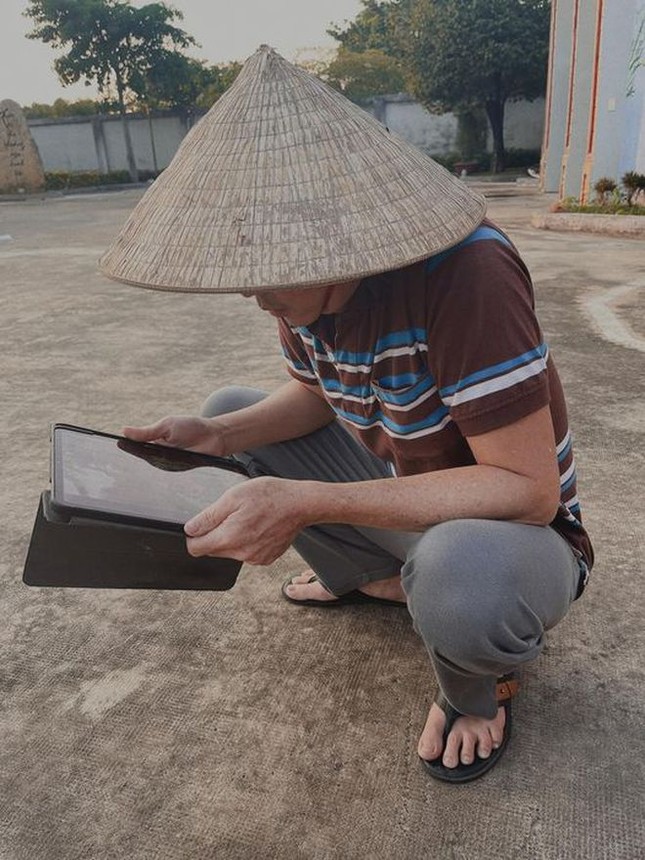 Nam Thư có màn đáp trả “đầy muối” khi có ý kiến cho rằng ăn theo NSƯT Hoài Linh ảnh 1