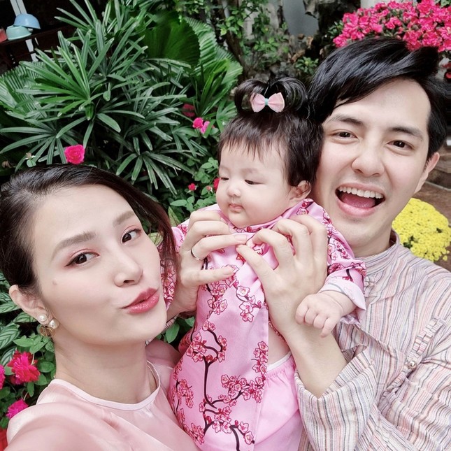 “Thế lực nhí” của V-Biz bất ngờ chiếm sóng hơn cả bố mẹ trên mạng xã hội ảnh 4