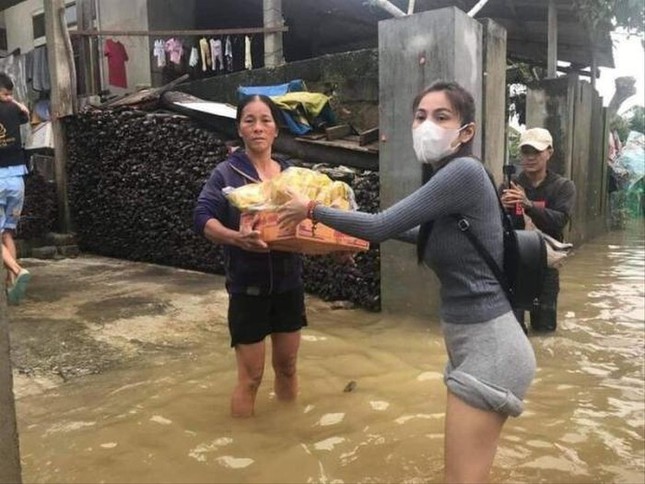 Thủy Tiên tặng bác nông dân 200 triệu trả ngân hàng: Một là cứu cả, hai là không... ảnh 2