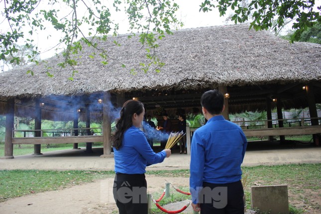 Người nghèo Tuyên Quang xúc động nhận quà của đoàn tình nguyện Trung ương Đoàn ảnh 17