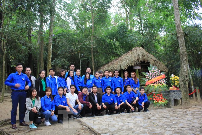 Người nghèo Tuyên Quang xúc động nhận quà của đoàn tình nguyện Trung ương Đoàn ảnh 16