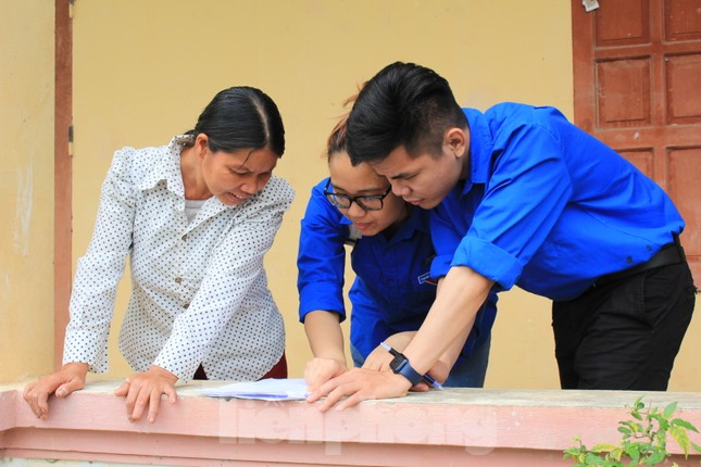 Người nghèo Tuyên Quang xúc động nhận quà của đoàn tình nguyện Trung ương Đoàn ảnh 20