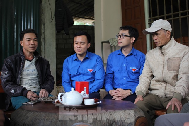 Người nghèo Tuyên Quang xúc động nhận quà của đoàn tình nguyện Trung ương Đoàn ảnh 14