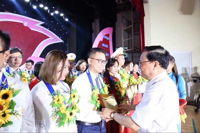 Nhiều bạn trẻ là ‘phòng tuyến màu xanh’ trên mặt trận chống COVID -19 ảnh 1