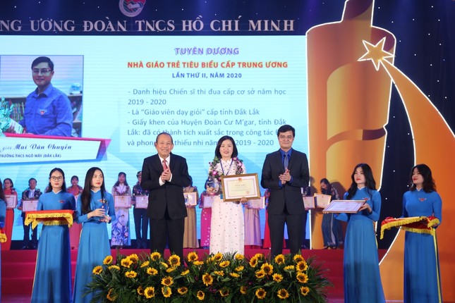 Vinh danh 99 nhà giáo trẻ tiêu biểu ảnh 3