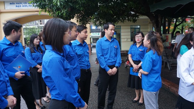 Bí thư T.Ư Đoàn Ngô Văn Cương thăm, tặng quà đội hình Tiếp sức mùa thi ở Thái Nguyên ảnh 6