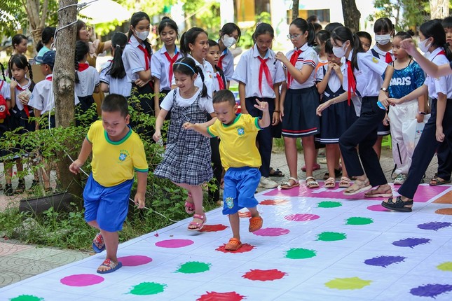 Trao 500 phần quà cho thiếu nhi Thừa Thiên-Huế tại Ngày hội sắc màu ảnh 3