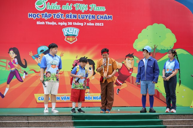Hàng nghìn thiếu nhi Bình Thuận chạy gây quỹ làm việc tốt ảnh 4