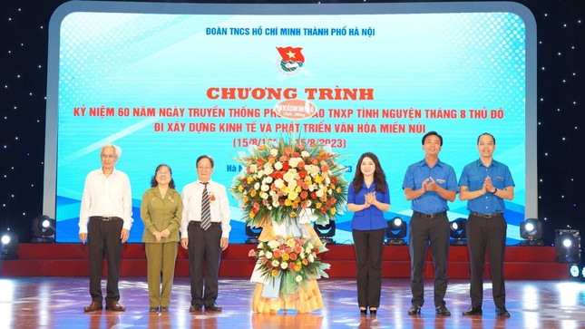 60 năm phong trào TNXP tình nguyện Tháng 8 Thủ đô: Hiến trọn thanh xuân cho đất nước ảnh 4