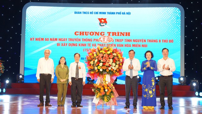 60 năm phong trào TNXP tình nguyện Tháng 8 Thủ đô: Hiến trọn thanh xuân cho đất nước ảnh 3